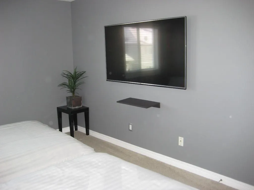 Kashy Homes Luxury Home With Hot Tub Ottawa