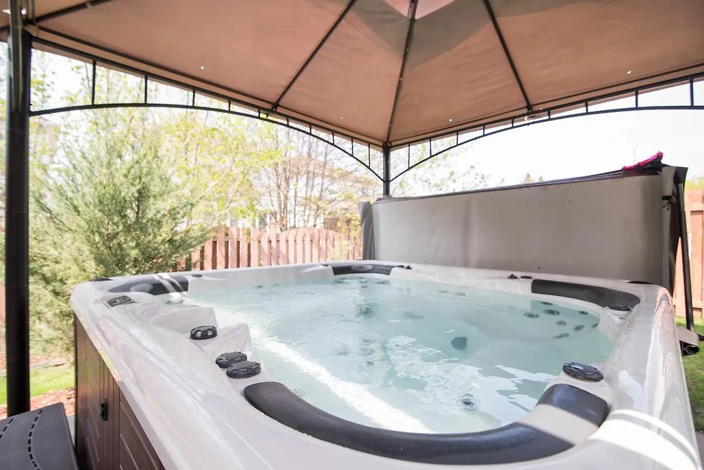 Holiday home Kashy Homes Luxury Home With Hot Tub Ottawa Canada