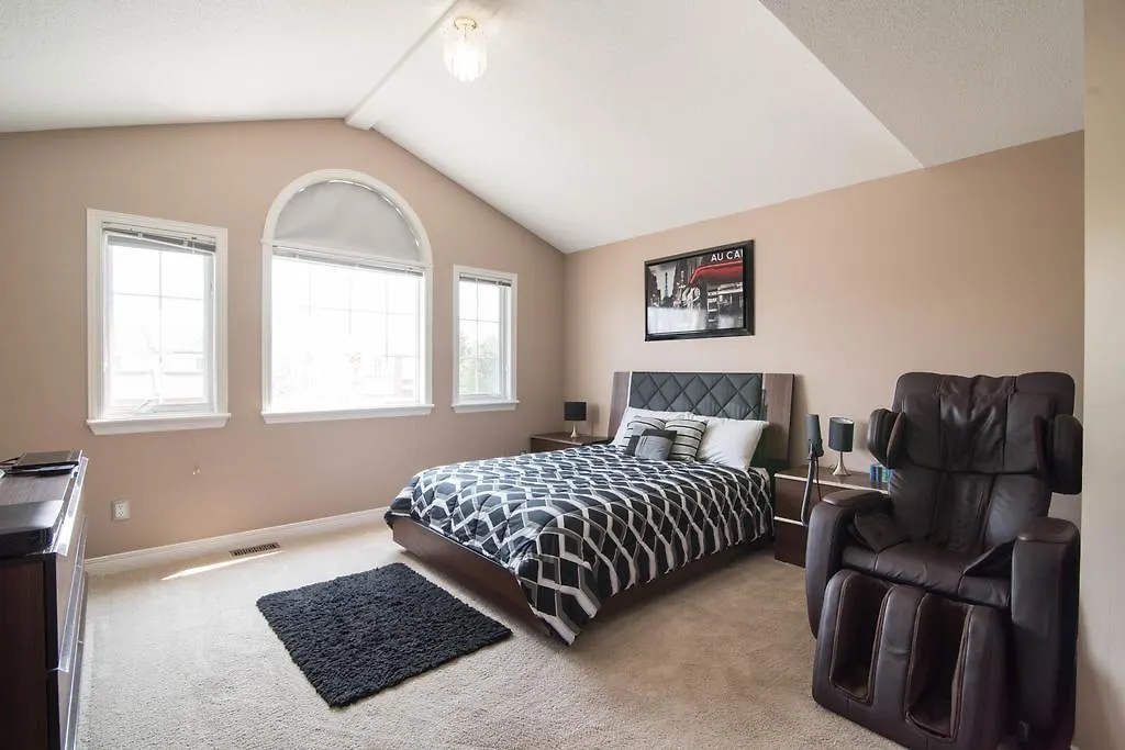 Kashy Homes Luxury Home With Hot Tub Ottawa