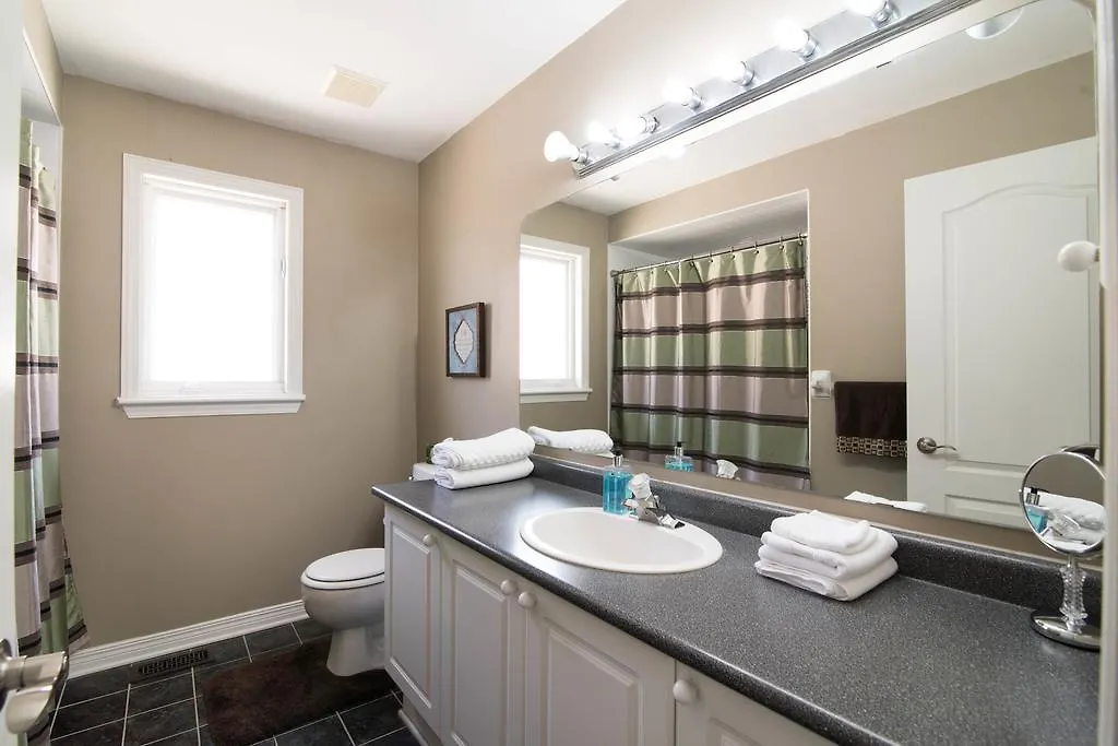 Kashy Homes Luxury Home With Hot Tub Ottawa Holiday home