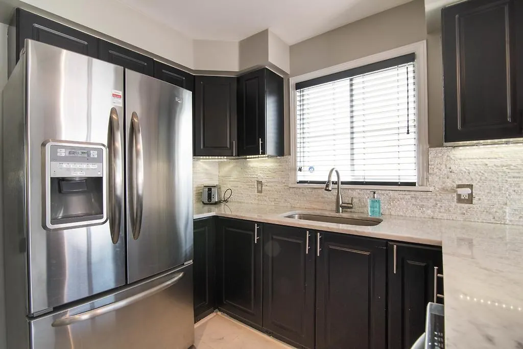 Kashy Homes Luxury Home With Hot Tub Ottawa