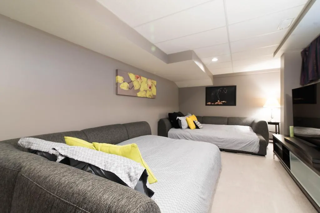 Kashy Homes Luxury Home With Hot Tub Ottawa Holiday home