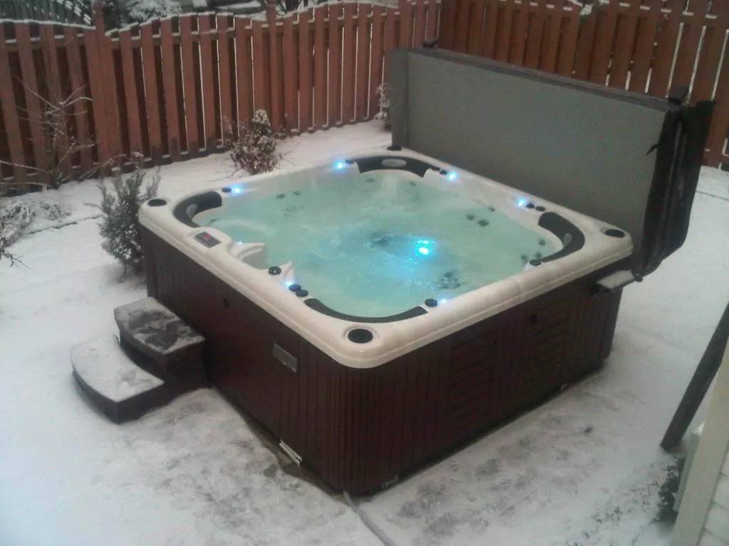Kashy Homes Luxury Home With Hot Tub Ottawa